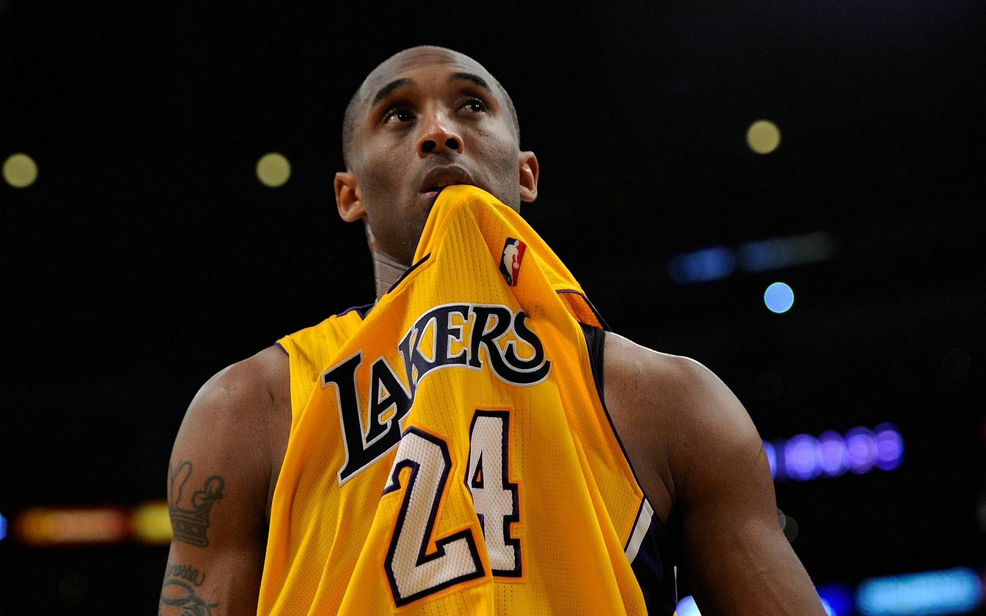 每体：巴萨对拉菲尼亚很满意，已经在研究和他续约